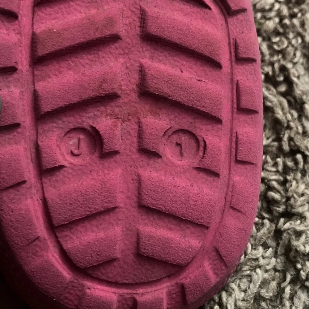 CROCS Vibrant Pink Sandals Girls Sz 1